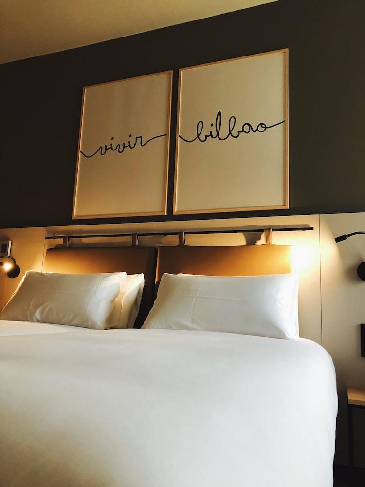 Hotel Bed4U Bilbao Exteriör bild