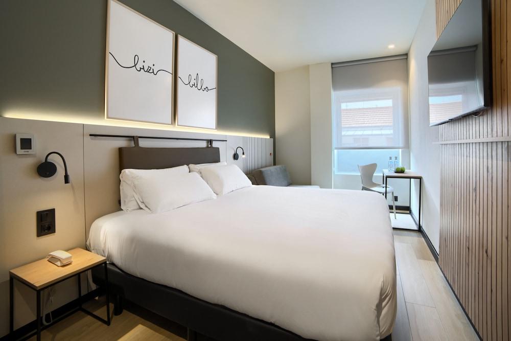 Hotel Bed4U Bilbao Exteriör bild